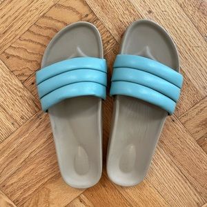 Beatrice Valenzuela Sandalia in Warmest Blue